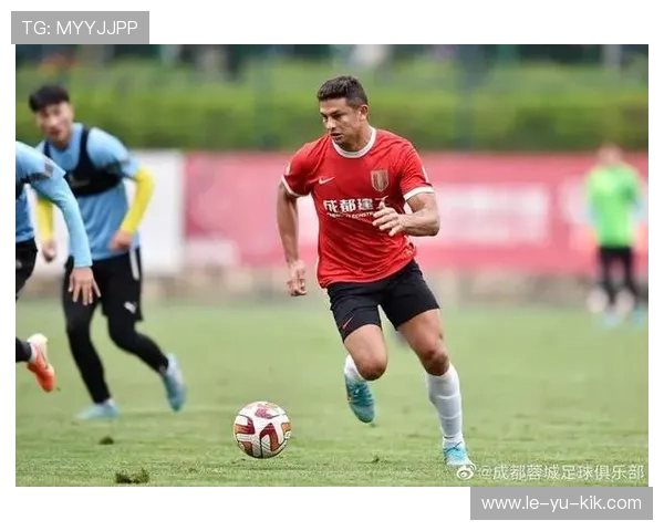 艾克森确认加盟成都蓉城，34岁归化前锋能否助球队提升攻击力？