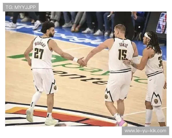 穆雷关键三分助球队逆转取胜，全场球迷沸腾庆祝